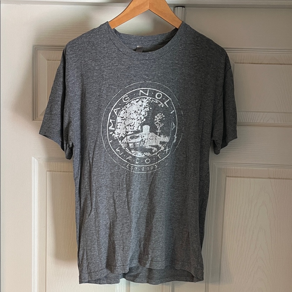 Magnolia Gray Short-Sleeve Graphic Tee